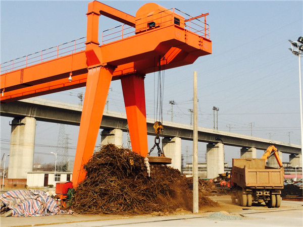 正在作業的室外行車1